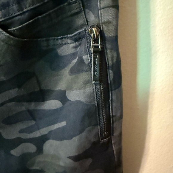 Democracy Black Camo Skinny Jeans - Picture 4 of 4